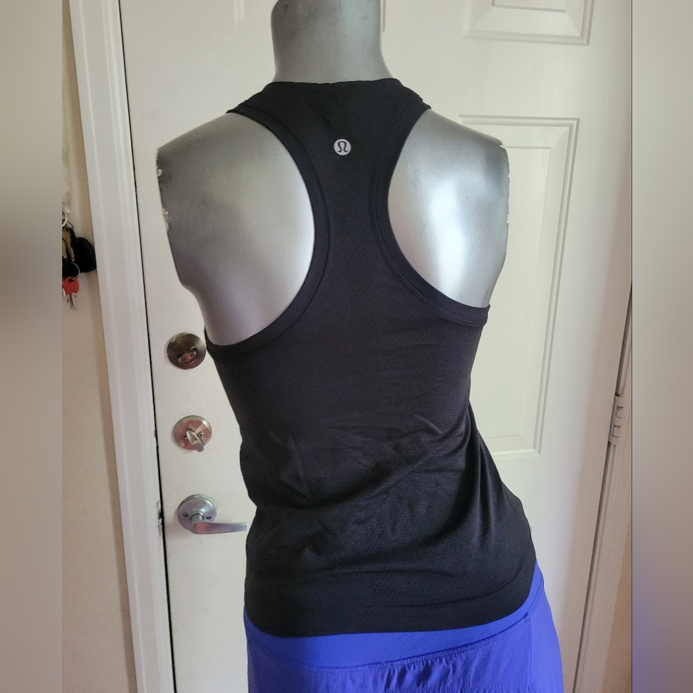 Lululemon Womams Racerback Shirt Size 4 Black